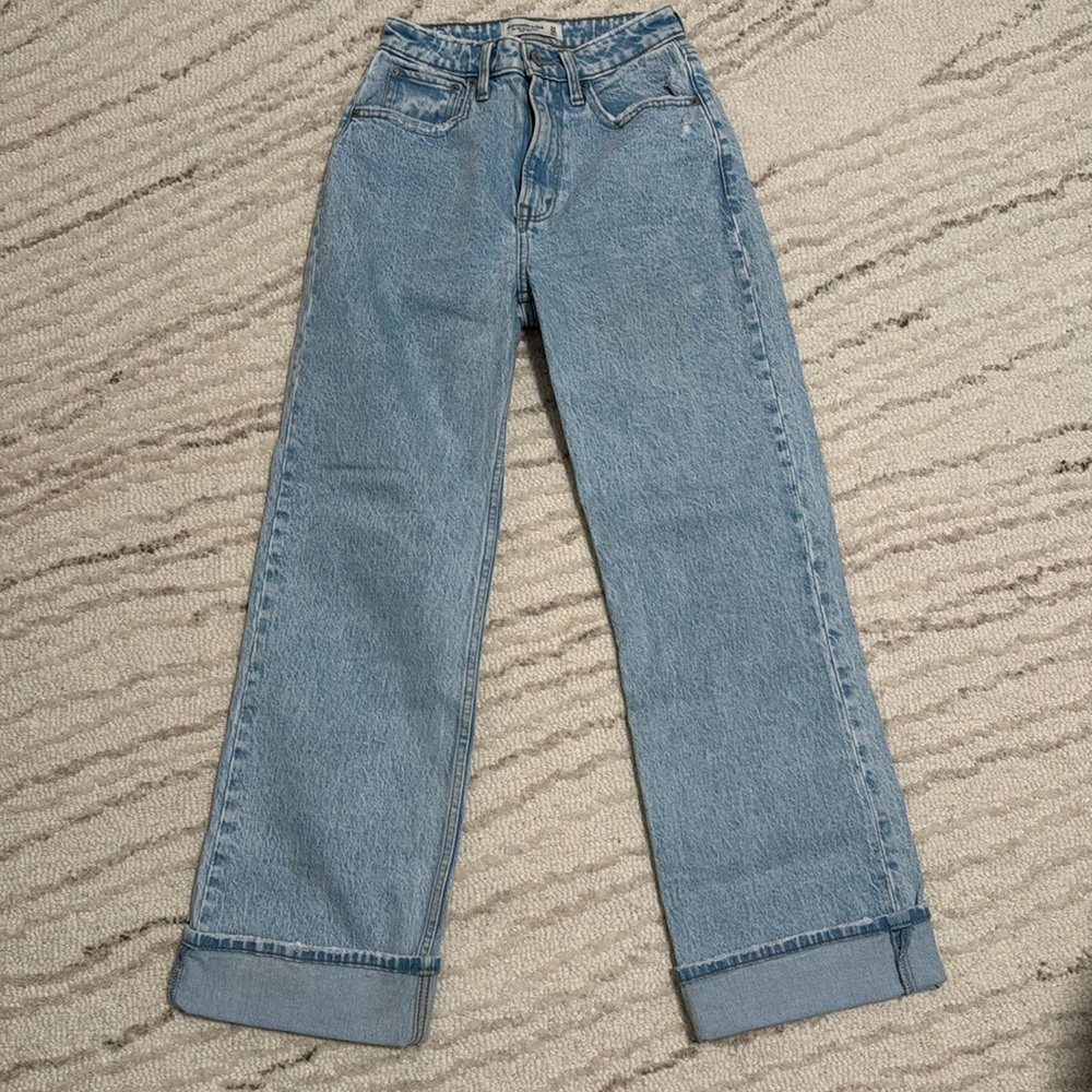 Abercrombie & Fitch ‘90s Relaxed Jean High Rise